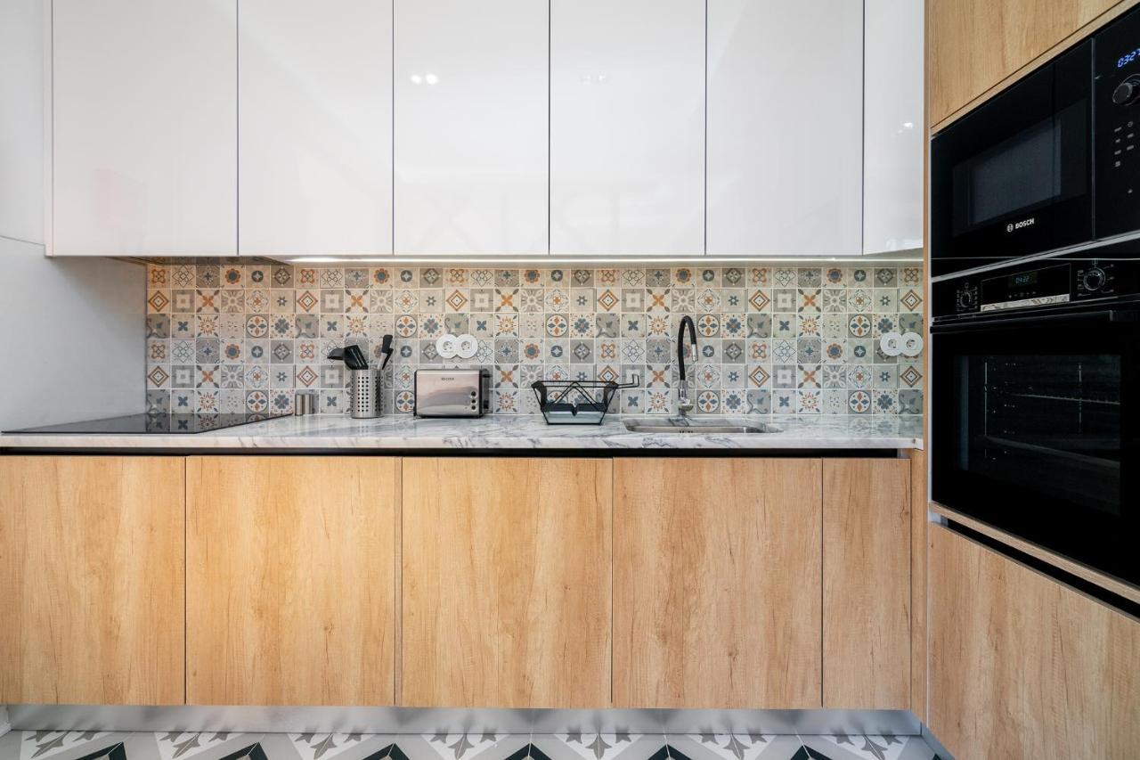 Whome | Great Location & Large Family Apartment W/Patio Lisbona Esterno foto