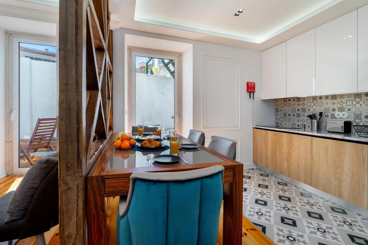 Whome | Great Location & Large Family Apartment W/Patio Lisbona Esterno foto