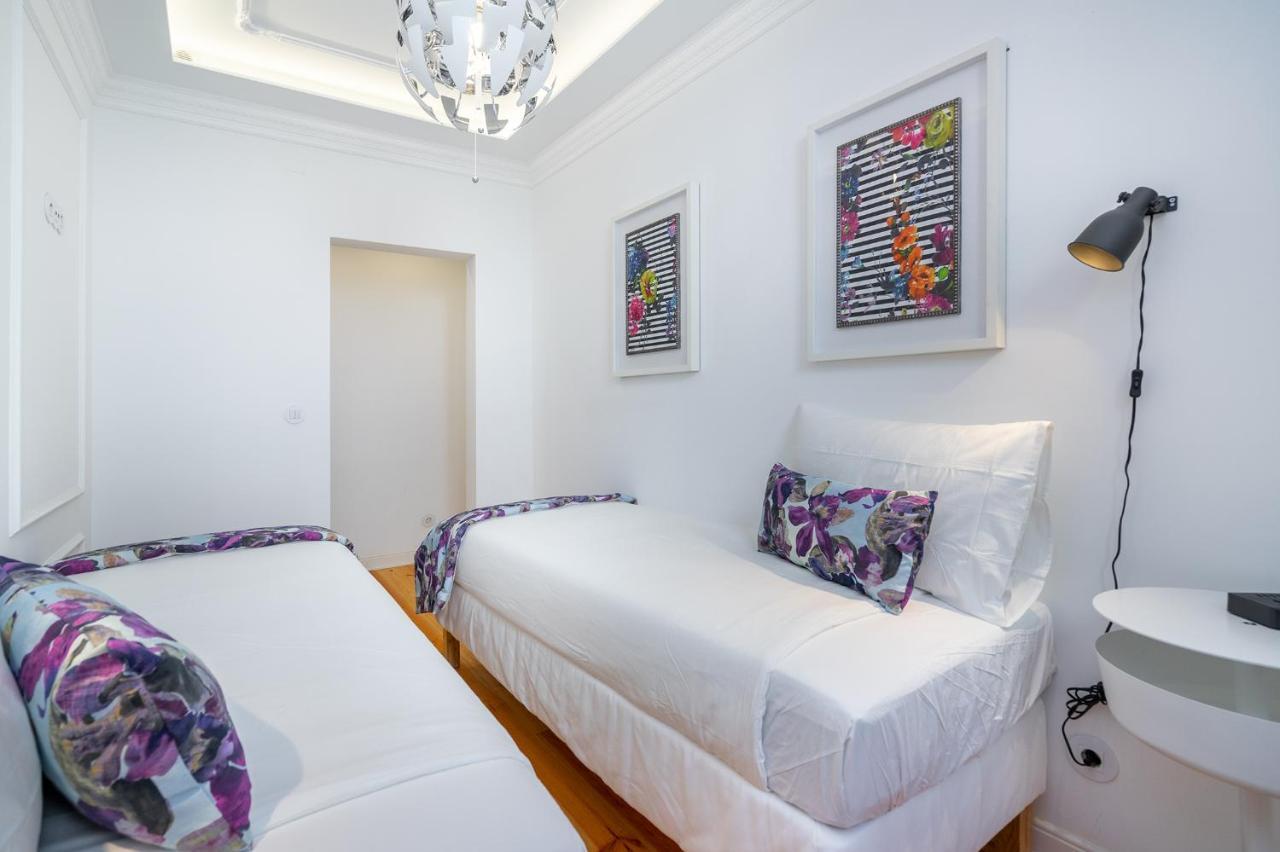 Whome | Great Location & Large Family Apartment W/Patio Lisbona Esterno foto